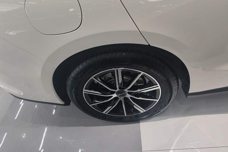 Used BYD Seal 06 New Energy 2025 DM-i Smart Drive 120KM Deluxe Model Right Rear Wheel Hub