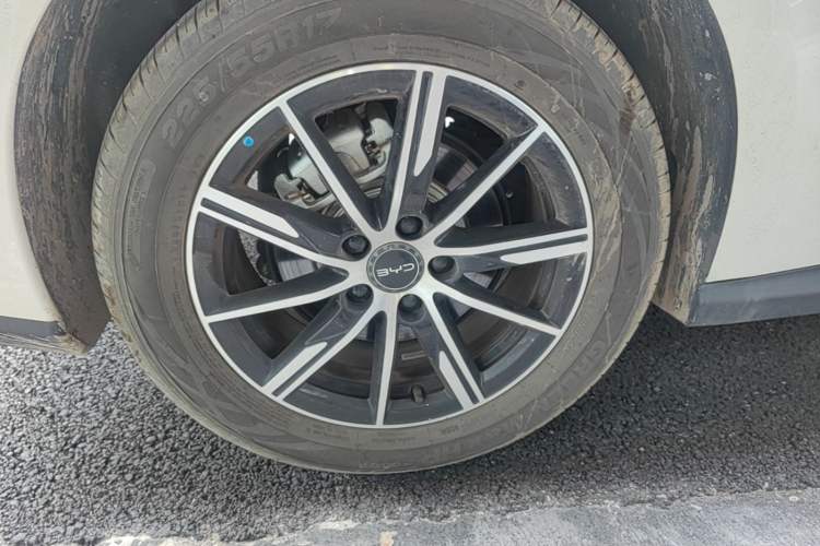 Used BYD Seal 06 New Energy 2025 DM-i Smart Drive 120KM Deluxe Model Right Rear Wheel Hub