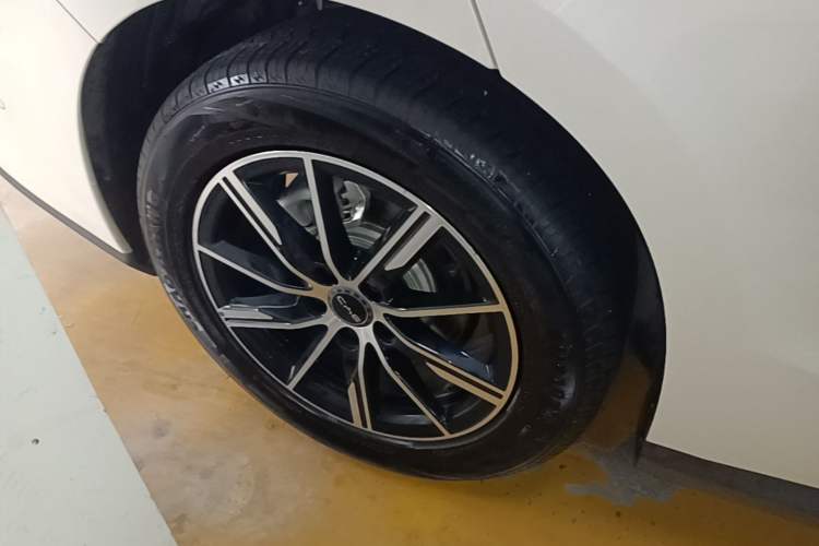 Used BYD Seal 06 New Energy 2025 DM-i Smart Drive 120KM Deluxe Model Right Rear Wheel Hub