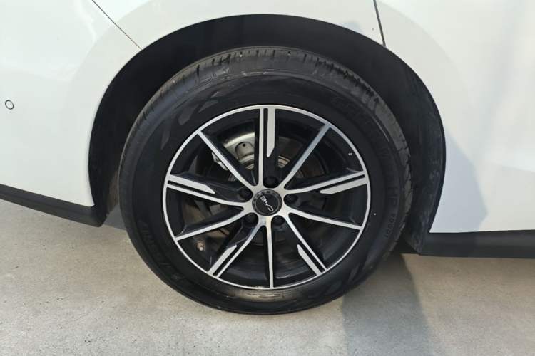 Used BYD Seal 06 New Energy 2025 DM-i Smart Drive 120KM Deluxe Model Right Rear Wheel Hub