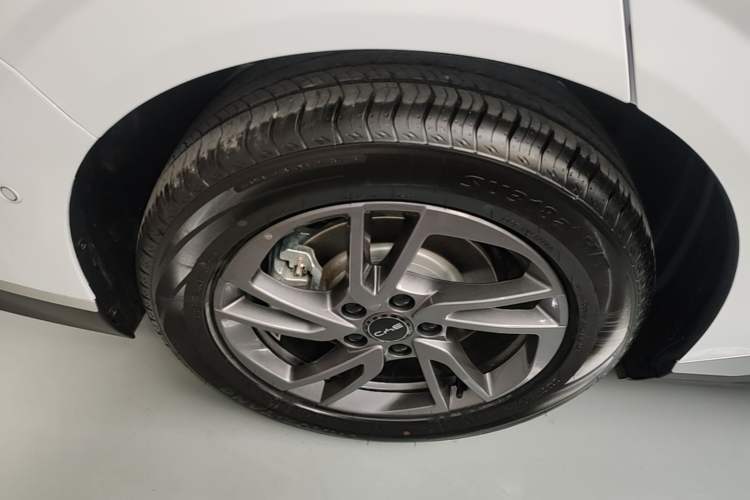 Used BYD Seal 06 New Energy 2025 EV 470KM Prestige Edition Right Rear Wheel Hub