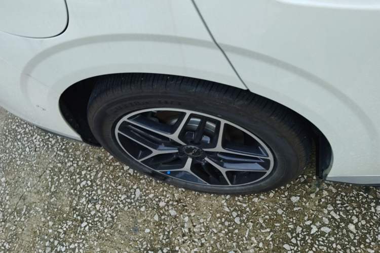 Used BYD Seal 06 New Energy 2025 EV 545KM Flagship Edition Right Rear Wheel Hub