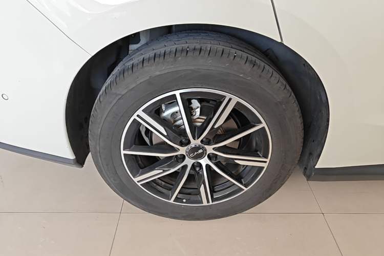 Used BYD Seal 06 New Energy 2025 DM-i Smart Drive 120KM Deluxe Model Right Rear Wheel Hub