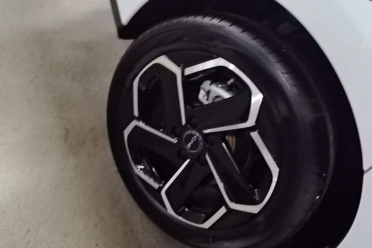 Used BYD Seal 06 New Energy 2025 DM-i Intelligent Drive 120KM Flagship Model Right Rear Wheel Hub