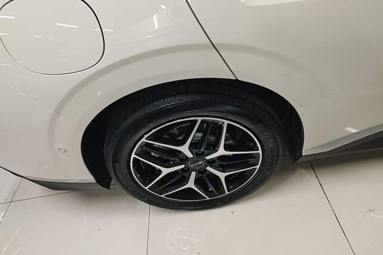 Used BYD Seal 06 New Energy 2025 EV 545KM Flagship Edition Right Rear Wheel Hub
