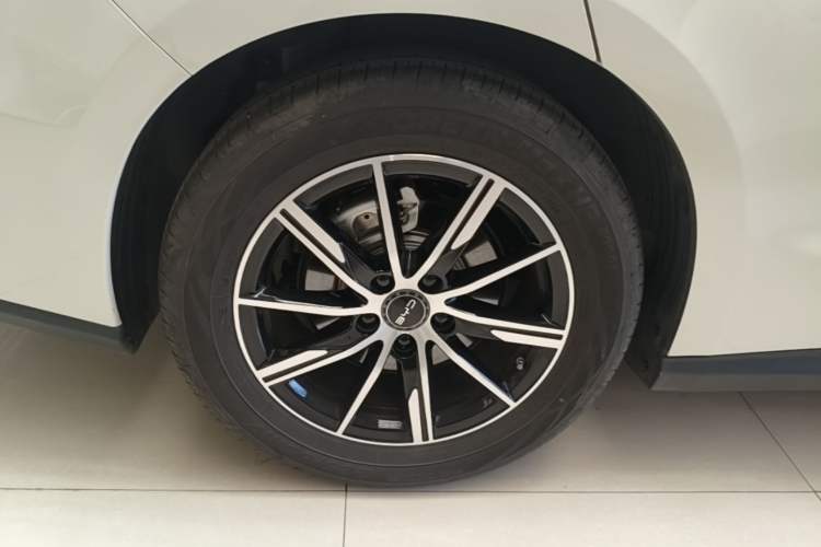 Used BYD Seal 06 New Energy 2025 DM-i Smart Drive 120KM Deluxe Model Right Rear Wheel Hub