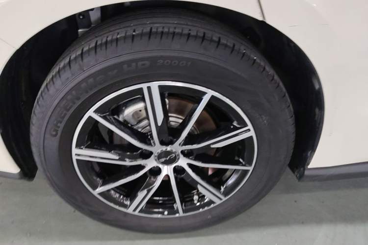 Used BYD Seal 06 New Energy 2025 DM-i Smart Drive 120KM Prestige Model Right Rear Wheel Hub