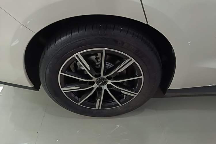 Used BYD Seal 06 New Energy 2025 DM-i Smart Drive 120KM Deluxe Model Right Rear Wheel Hub