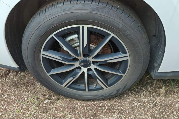 Used BYD Seal 06 New Energy 2025 DM-i Smart Drive 120KM Deluxe Model Right Rear Wheel Hub