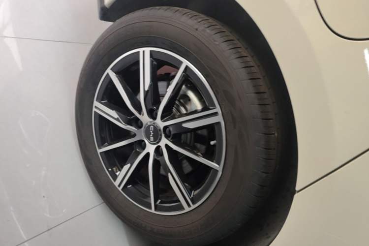 Used BYD Seal 06 New Energy 2025 DM-i Smart Drive 120KM Prestige Model Right Rear Wheel Hub