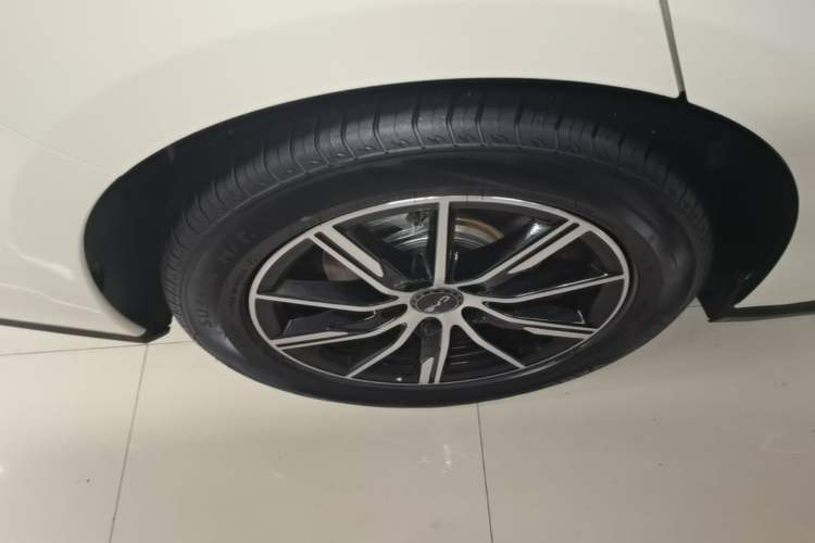 Used BYD Seal 06 New Energy 2025 DM-i Smart Drive 120KM Prestige Model Right Rear Wheel Hub