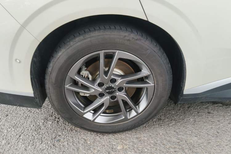 Used BYD Seal 06 New Energy 2025 EV 470KM Prestige Edition Right Rear Wheel Hub