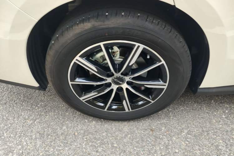 Used BYD Seal 06 New Energy 2025 DM-i Smart Drive 120KM Prestige Model Right Rear Wheel Hub