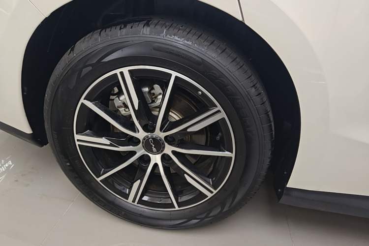 Used BYD Seal 06 New Energy 2025 DM-i Smart Drive 120KM Deluxe Model Right Rear Wheel Hub