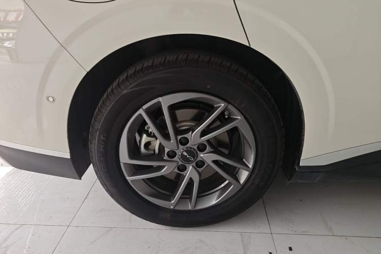 Used BYD Seal 06 New Energy 2025 EV 470KM Prestige Edition Right Rear Wheel Hub