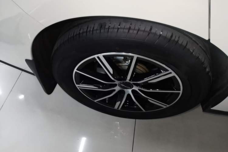Used BYD Seal 06 New Energy 2025 DM-i Smart Drive 120KM Prestige Model Right Rear Wheel Hub
