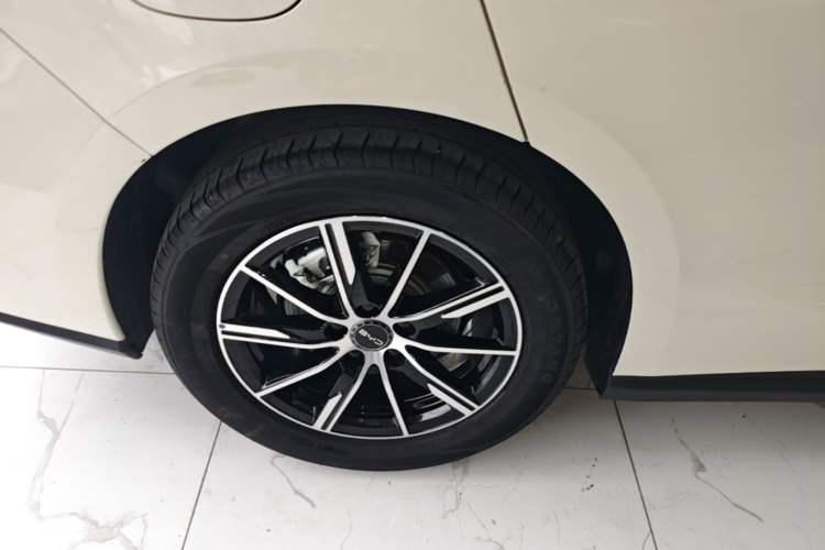 Used BYD Seal 06 New Energy 2025 DM-i Smart Drive 120KM Deluxe Model Right Rear Wheel Hub