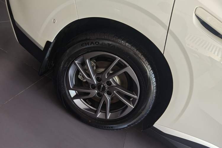 Used BYD Seal 06 New Energy 2025 EV 545KM Premium Edition Right Rear Wheel Hub