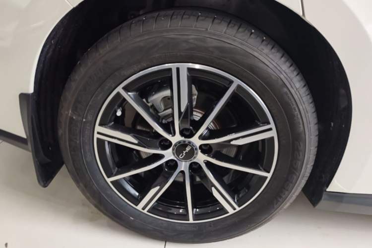 Used BYD Seal 06 New Energy 2025 DM-i Smart Drive 120KM Deluxe Model Right Rear Wheel Hub