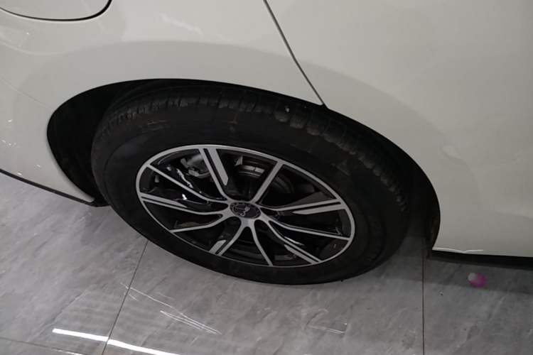 Used BYD Seal 06 New Energy 2025 DM-i Smart Drive 120KM Deluxe Model Right Rear Wheel Hub