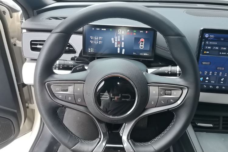 Used BYD Seal 06 New Energy 2025 DM-i Smart Drive 120KM Deluxe Model Steering Wheel
