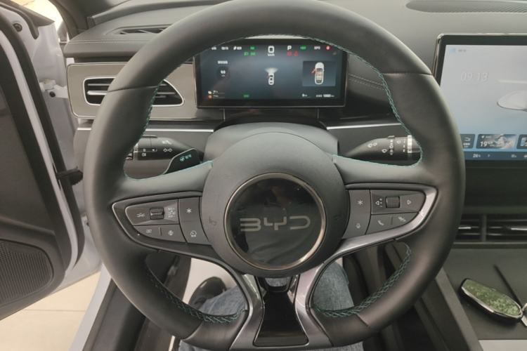 Used BYD Seal 06 New Energy 2025 DM-i Smart Drive 80KM Luxury Model Steering Wheel