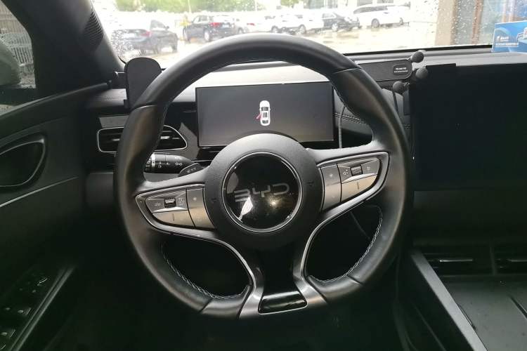 Used BYD Seal 06 New Energy 2025 DM-i Smart Drive 80KM Luxury Model Steering Wheel