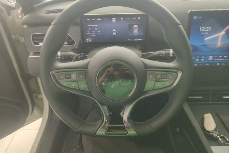 Used BYD Seal 06 New Energy 2025 DM-i Smart Drive 80KM Luxury Model Steering Wheel