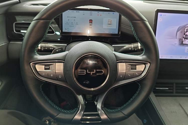 Used BYD Seal 06 New Energy 2025 DM-i Smart Drive 120KM Deluxe Model Steering Wheel
