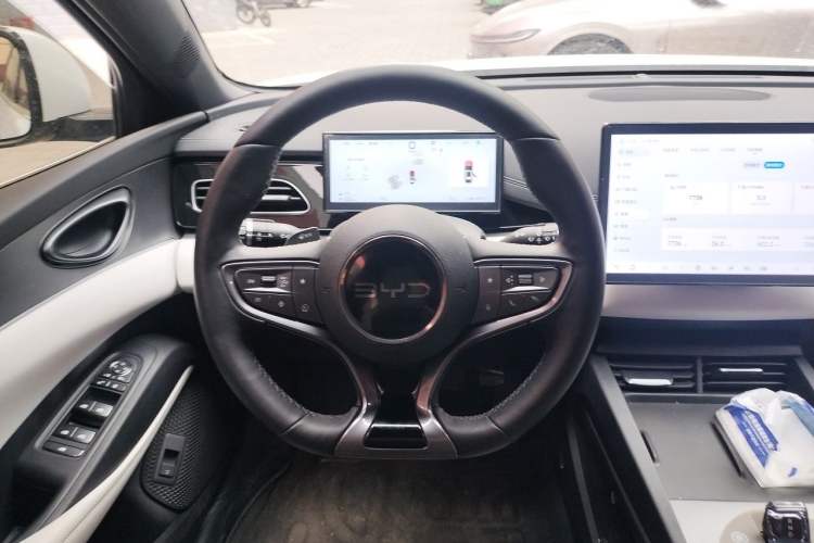 Used BYD Seal 06 New Energy 2025 DM-i Smart Drive 80KM Luxury Model Steering Wheel