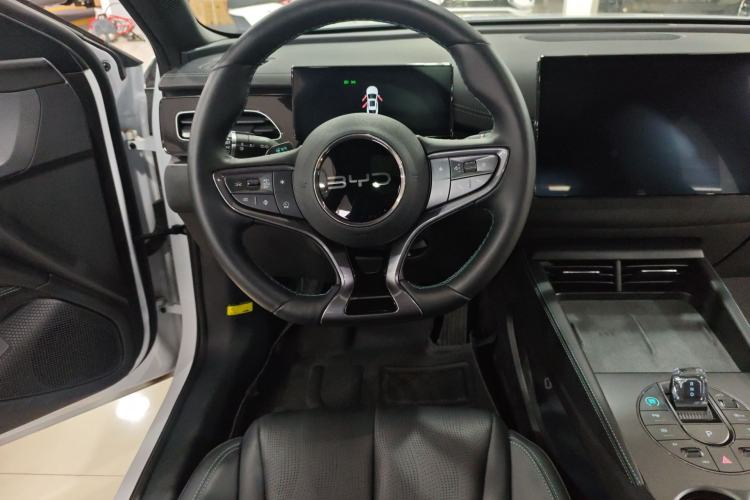 Used BYD Seal 06 New Energy 2025 DM-i Smart Drive 120KM Deluxe Model Steering Wheel