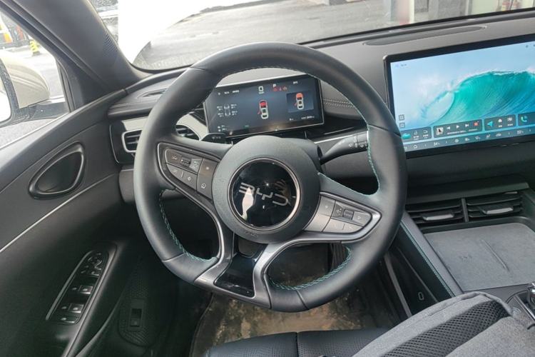 Used BYD Seal 06 New Energy 2025 DM-i Smart Drive 120KM Deluxe Model Steering Wheel