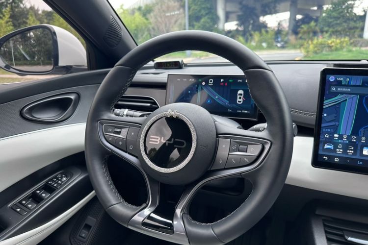 Used BYD Seal 06 New Energy 2025 DM-i Smart Drive 80KM Luxury Model Steering Wheel