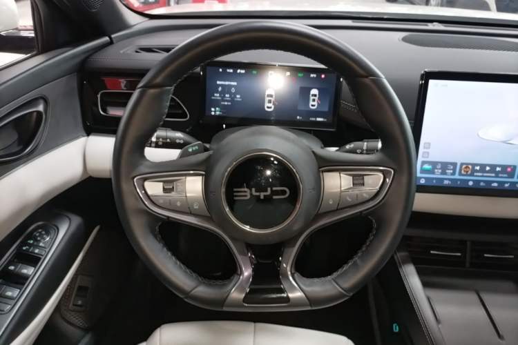 Used BYD Seal 06 New Energy 2025 DM-i Smart Drive 120KM Prestige Model Steering Wheel