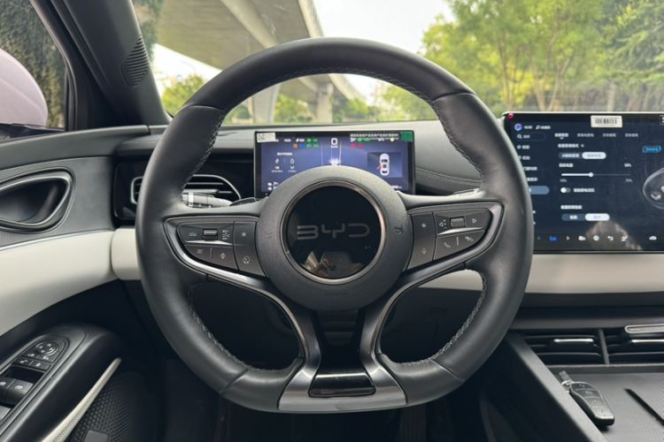 Used BYD Seal 06 New Energy 2025 DM-i Smart Drive 80KM Luxury Model Steering Wheel