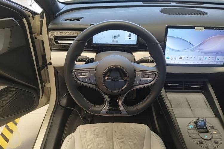 Used BYD Seal 06 New Energy 2025 DM-i Smart Drive 120KM Deluxe Model Steering Wheel