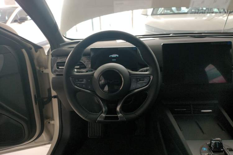 Used BYD Seal 06 New Energy 2025 DM-i Smart Drive 80KM Luxury Model Steering Wheel