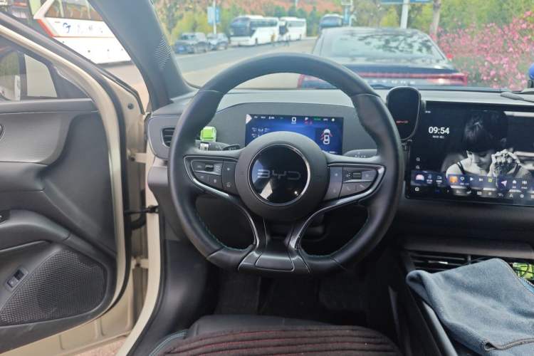 Used BYD Seal 06 New Energy 2025 EV 545KM Premium Edition Steering Wheel