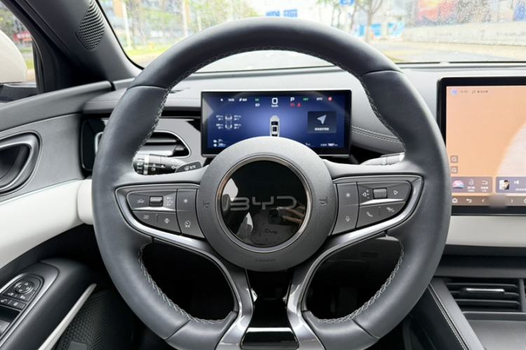 Used BYD Seal 06 New Energy 2025 DM-i Smart Drive 80KM Prestige Model Steering Wheel