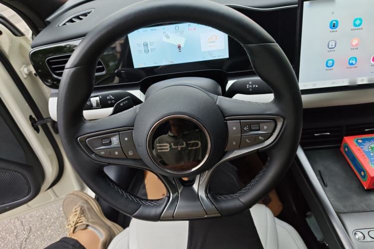 Used BYD Seal 06 New Energy 2025 EV 470KM Prestige Edition Steering Wheel