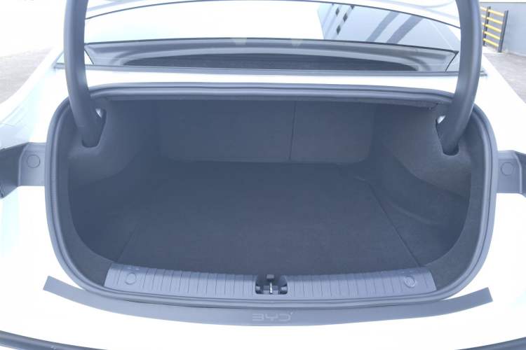 Used BYD Seal 06 New Energy 2025 EV 545KM Premium Edition Trunk
