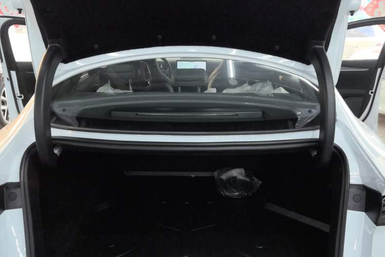 Used BYD Seal 06 New Energy 2025 DM-i Smart Drive 80KM Luxury Model Trunk