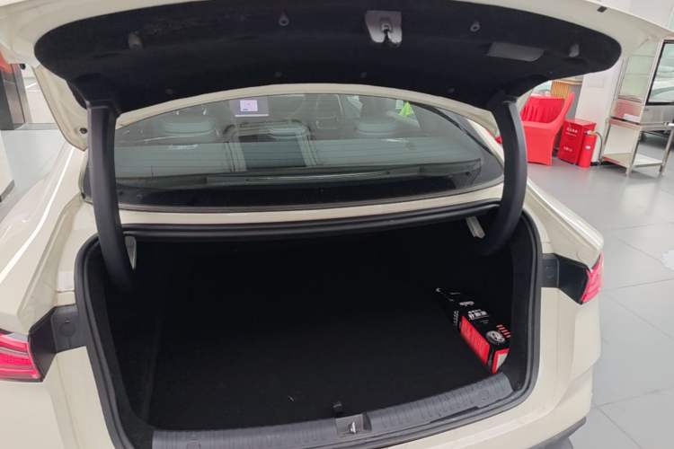 Used BYD Seal 06 New Energy 2025 DM-i Smart Drive 120KM Prestige Model Trunk