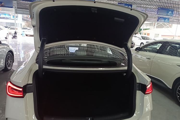 Used BYD Seal 06 New Energy 2025 DM-i Smart Drive 120KM Deluxe Model Trunk
