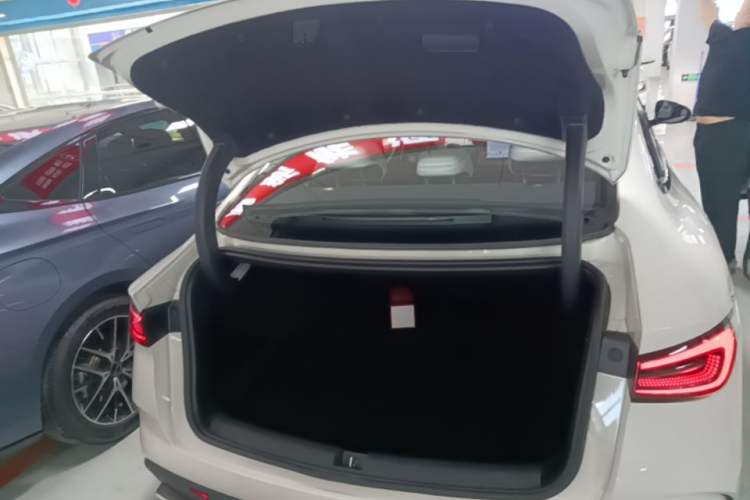 Used BYD Seal 06 New Energy 2025 DM-i Intelligent Drive 120KM Flagship Model Trunk