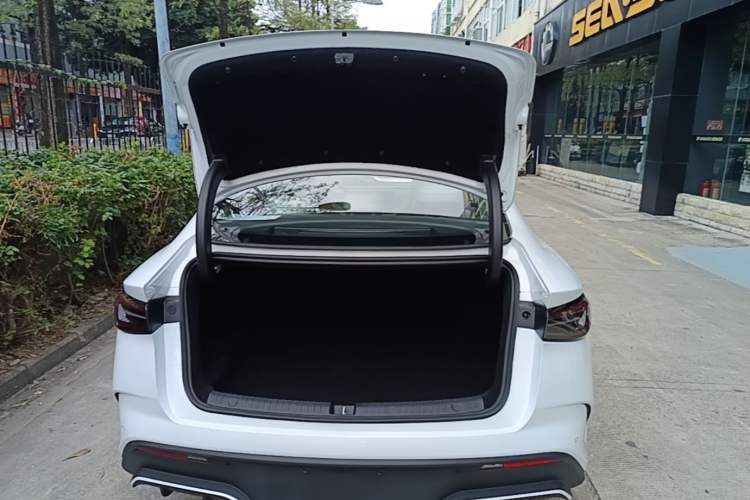 Used BYD Seal 06 New Energy 2025 DM-i Smart Drive 120KM Deluxe Model Trunk