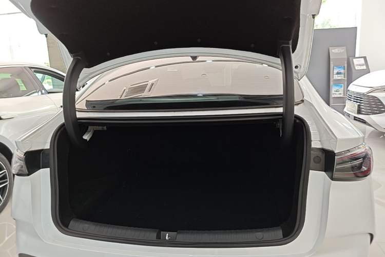Used BYD Seal 06 New Energy 2025 DM-i Smart Drive 120KM Deluxe Model Trunk