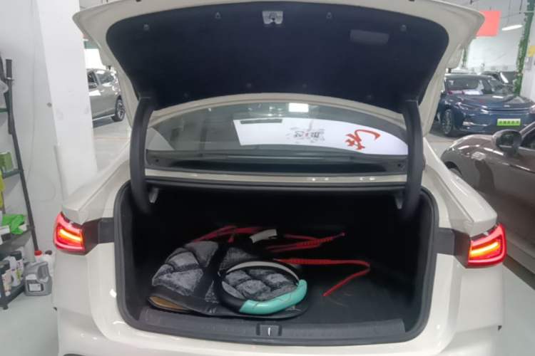 Used BYD Seal 06 New Energy 2025 DM-i Smart Drive 80KM Luxury Model Trunk