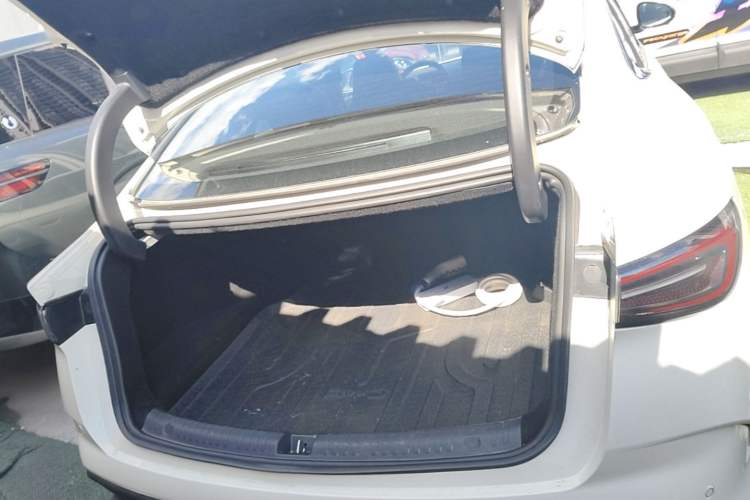 Used BYD Seal 06 New Energy 2025 DM-i Smart Drive 120KM Deluxe Model Trunk
