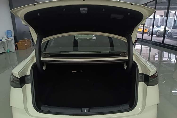 Used BYD Seal 06 New Energy 2025 DM-i Smart Drive 120KM Deluxe Model Trunk